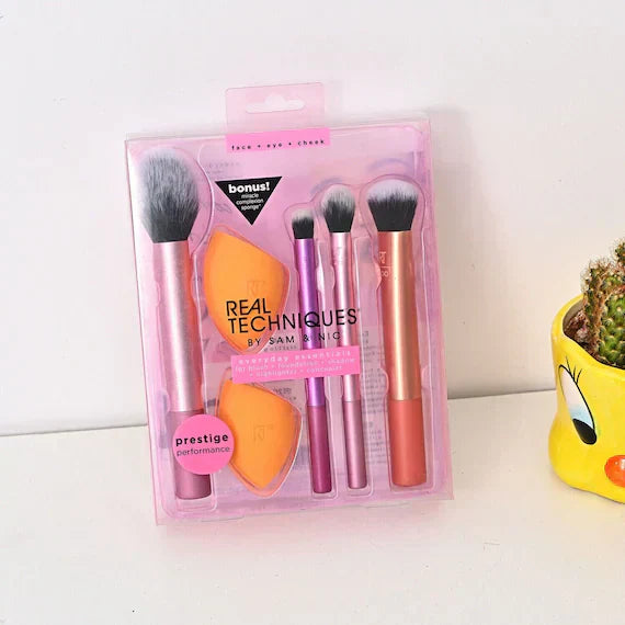 Real Techniques Everyday Essentials Brush & Sponge Set
